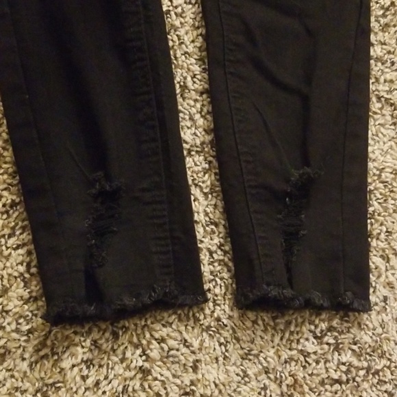 Kohl's Black distressed skinny jean - Picture 4 of 4